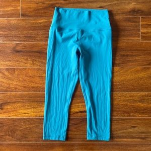 Athleta Small turquoise capri leggings